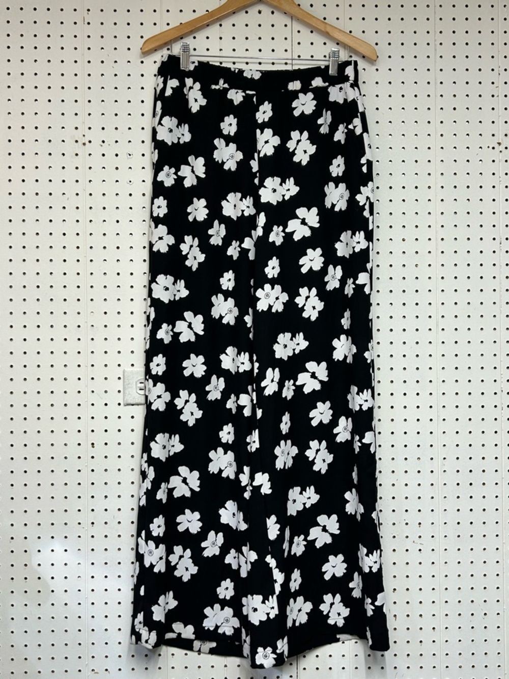 Karl Lagerfeld Black Wide-Leg Floral Print Pants - Picture 2 of 4
